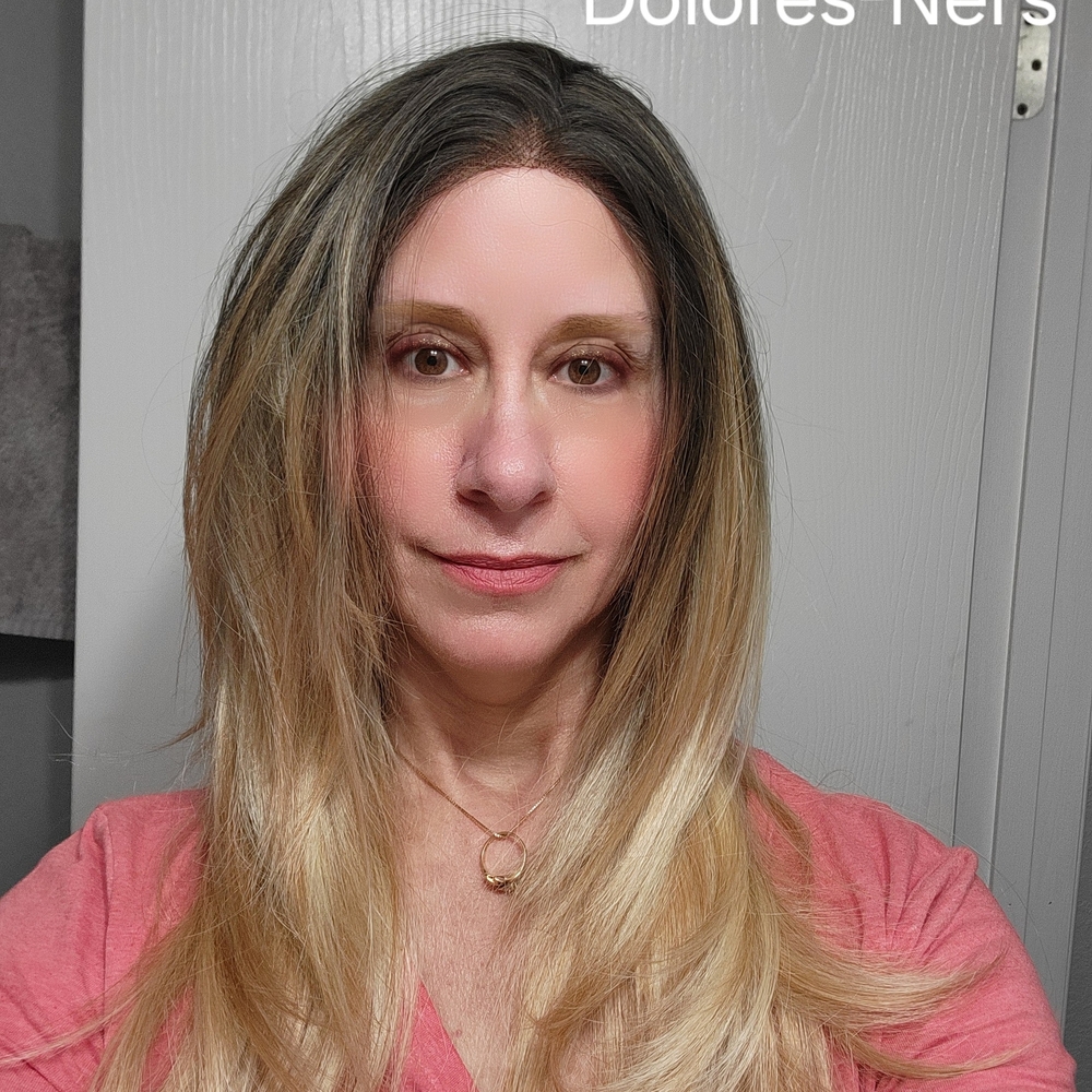 NWOT Nel's Wigs Lace Front Delores Blonde Ombre Wig